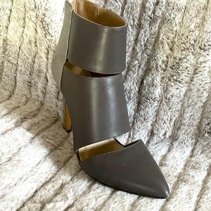 SoleSociety Grey 5.5 booties.